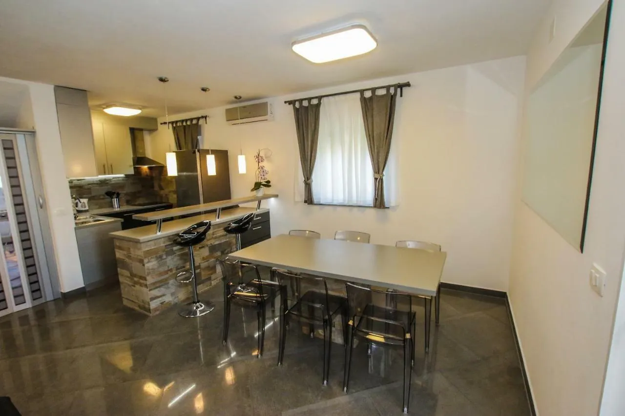 Villa Silver Novigrad With Private Pool